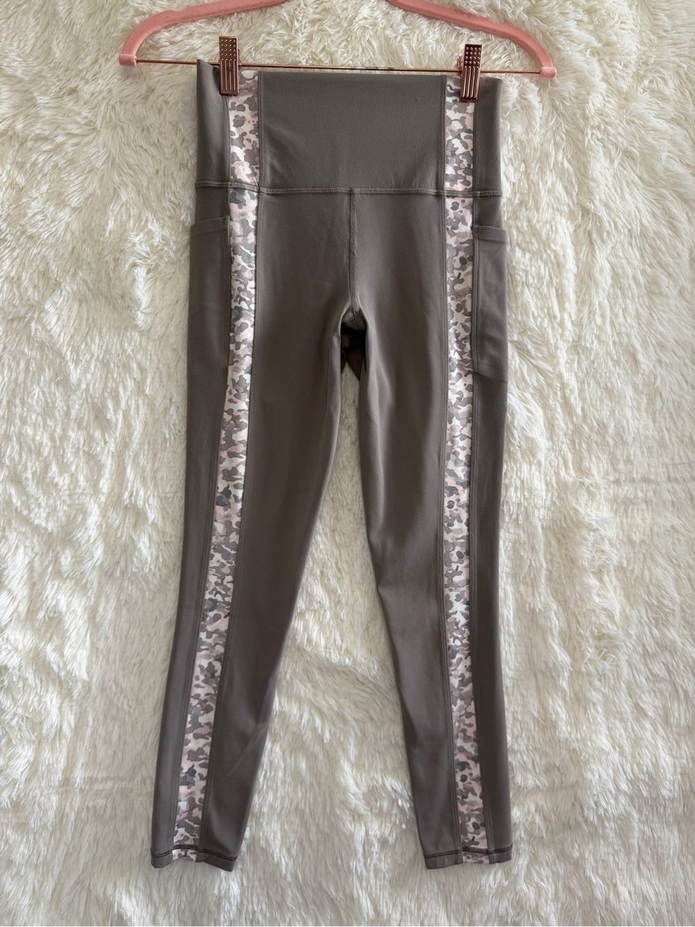 Athleta Womens Salutation Stash Pocket Leggings Size XS Grey Serene 7/8 Yoga Gym